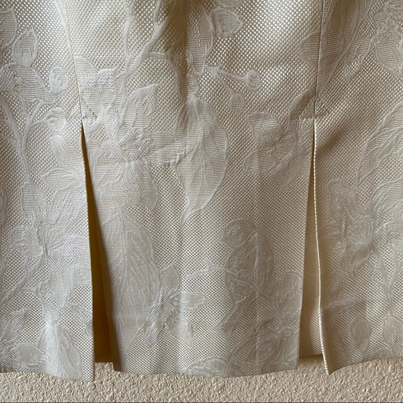 Alexander McQueen Ivory Floral and Bird Embossed Pencil Skirt - Picture 7 of 9